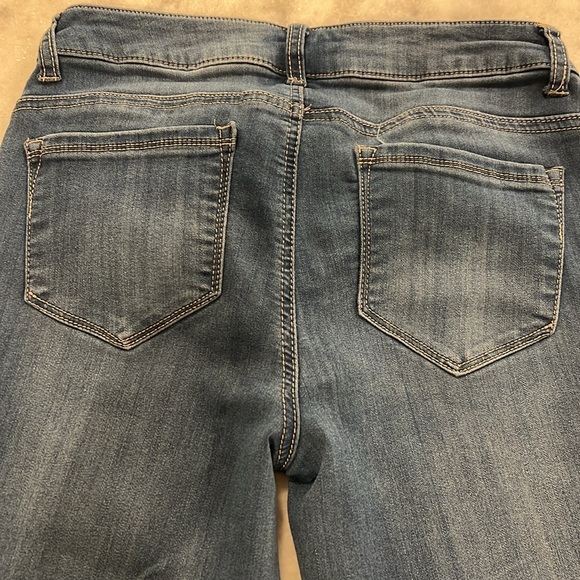 Women’s size 6 straight leg skinny jeans - Picture 4 of 4